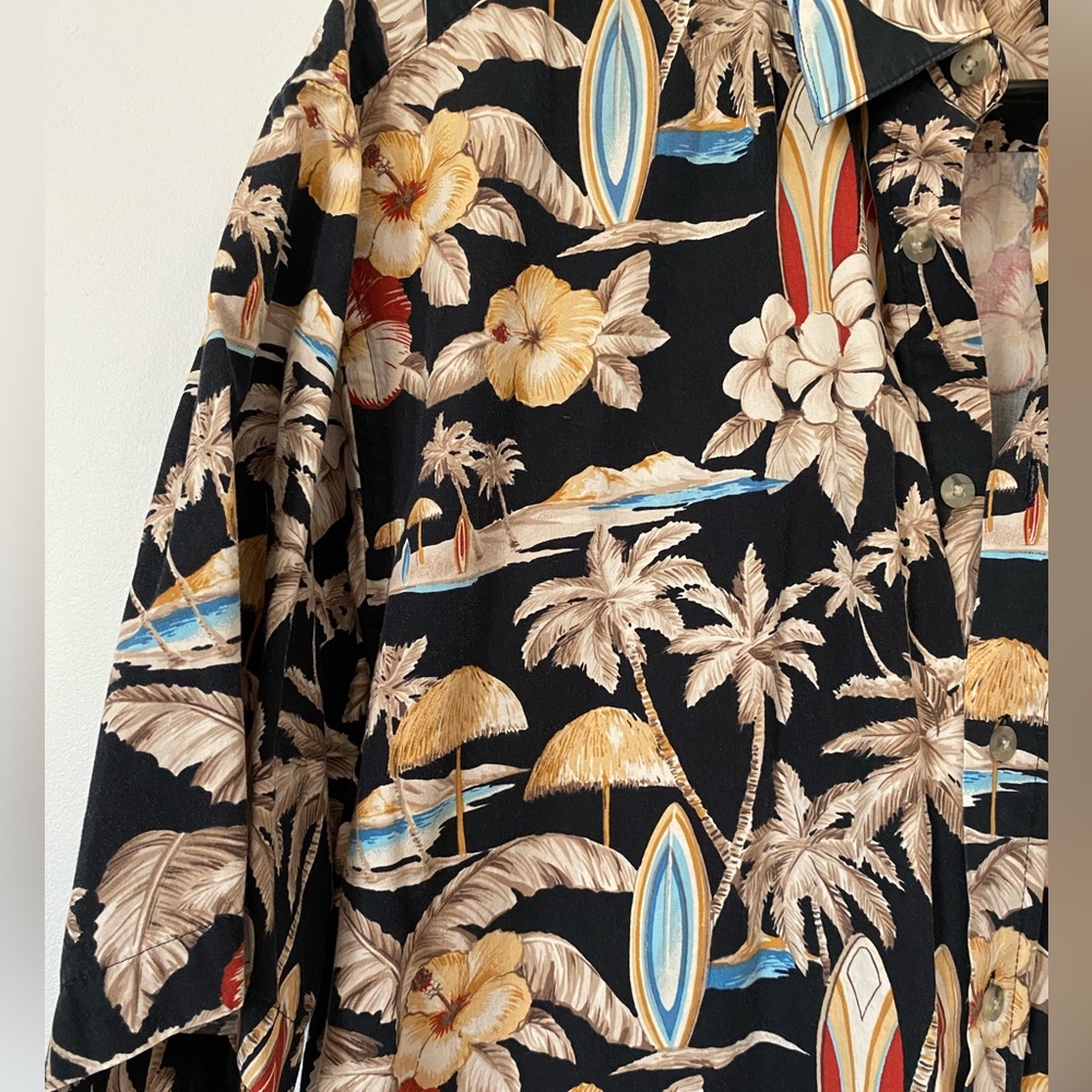 Button Down Beach Shirt ☀️ - Picture 3 of 5